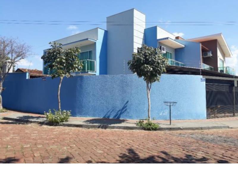 Residência geminada, localizada no Conjunto Habitacional Jerumenha, de 121,32 m², Londrina PR