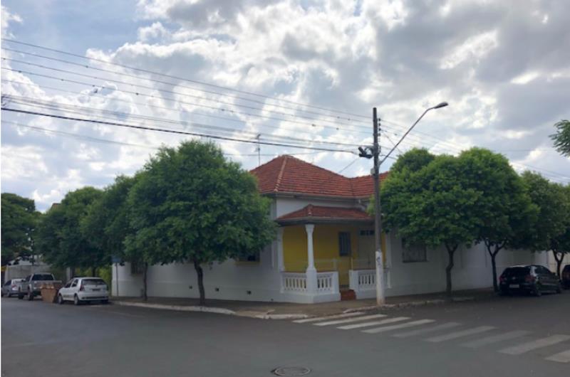 Residência em alvenaria, assoalhada e forrada, com 180,00 m², Santo Antônio da Platina PR