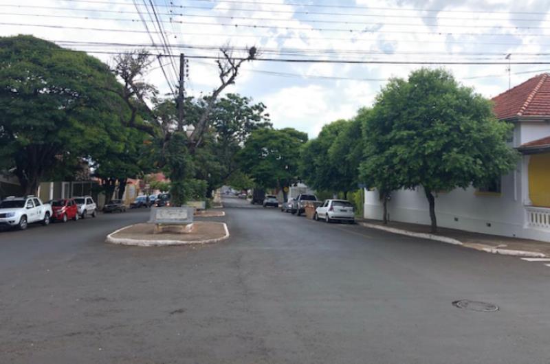 Residência em alvenaria, assoalhada e forrada, com 180,00 m², Santo Antônio da Platina PR
