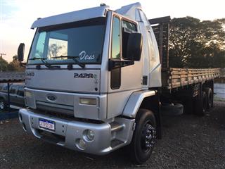 Caminhão - Ford / Cargo 2428 E